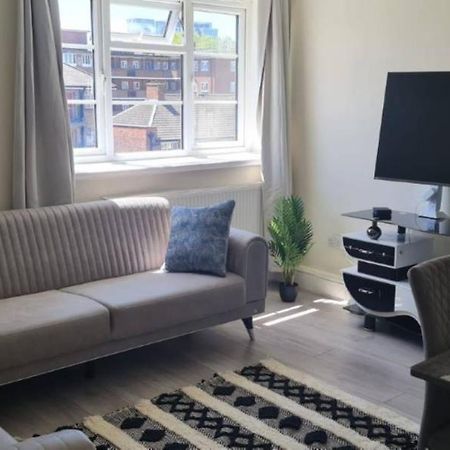 Stylish & Cozy 2-Bedroom Flat In Hoxton & Shoreditch London Bagian luar foto