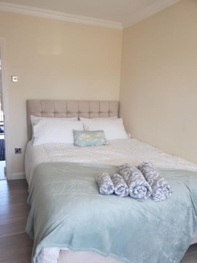 Stylish & Cozy 2-Bedroom Flat In Hoxton & Shoreditch London Bagian luar foto