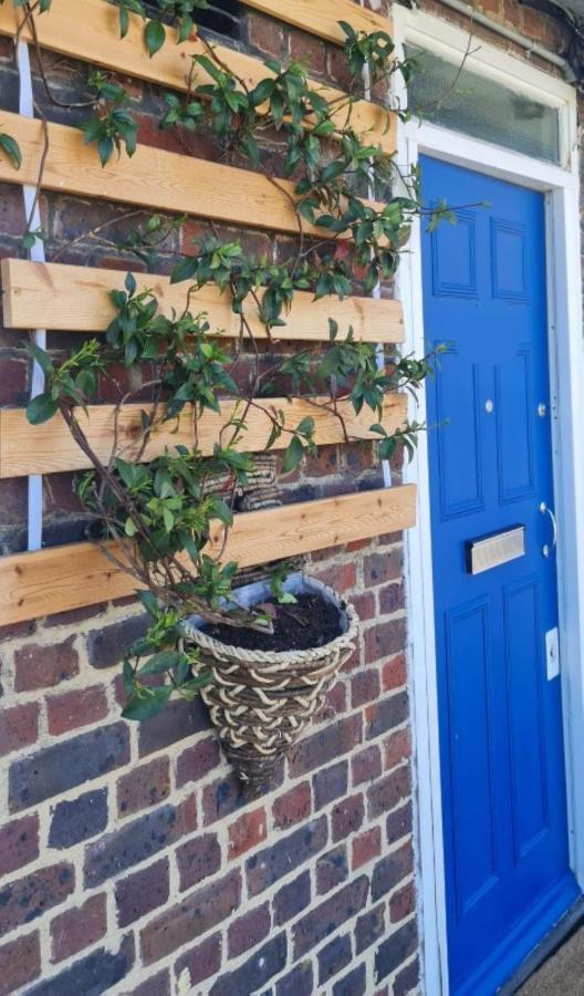 Stylish & Cozy 2-Bedroom Flat In Hoxton & Shoreditch London Bagian luar foto