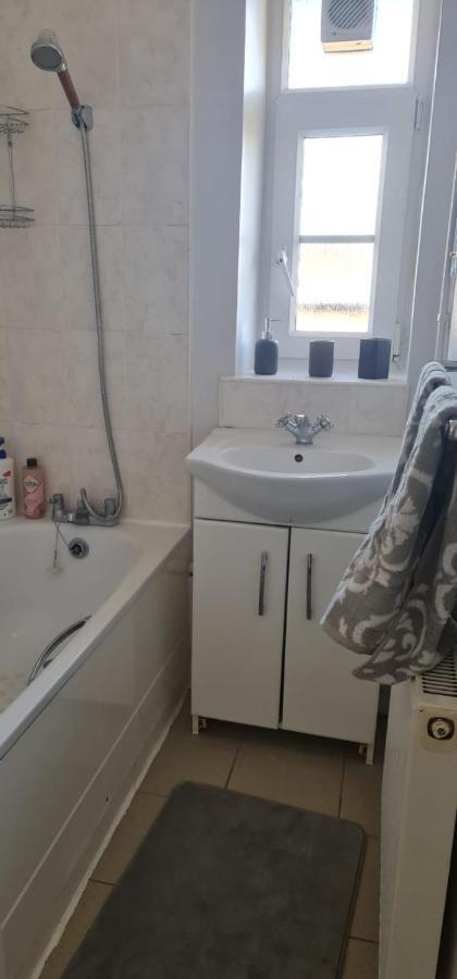 Stylish & Cozy 2-Bedroom Flat In Hoxton & Shoreditch London Bagian luar foto